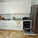 Apartamento The Family Haven, Large A Few Steps From The Lake, With Garage! *