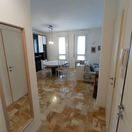Family Haven A Roomy And Cosy Just 200 Mt From With Free Parking Garage! Apartment *