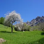 The Family Haven A Roomy And Cosy Suite Just 200 Mt From Lake Como With Free Parking Garage! Ideal For Families And Perfect For Lake Como Trekking Lägenhet