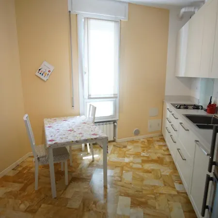 公寓 The Family Haven, Large A Few Steps From The Lake, With Garage!