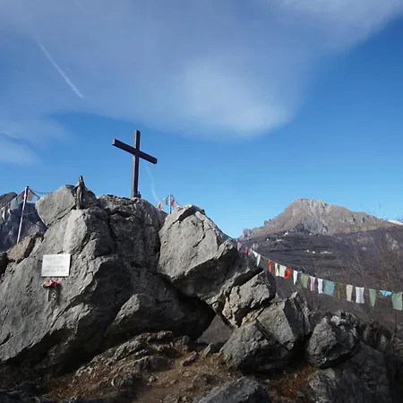 The Family Haven, Large A Few Steps From The Lake, With Garage!