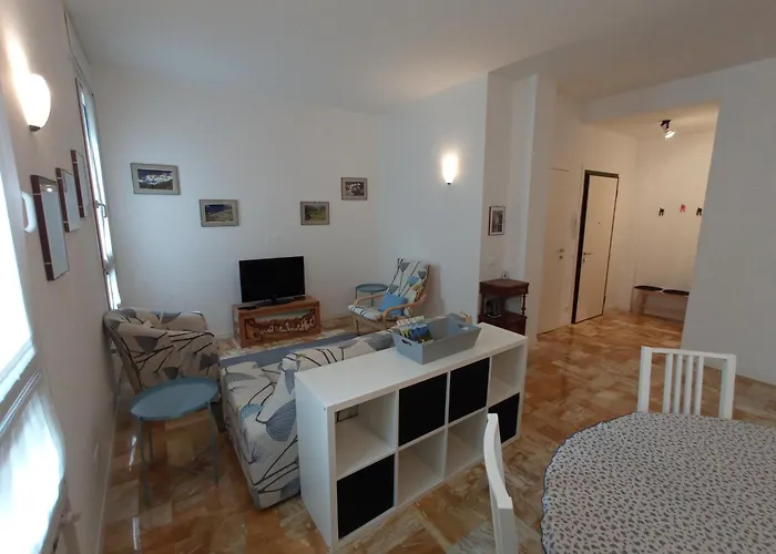 Apartment The Family Haven, Large A Few Steps From The Lake, With Garage! Lecco
