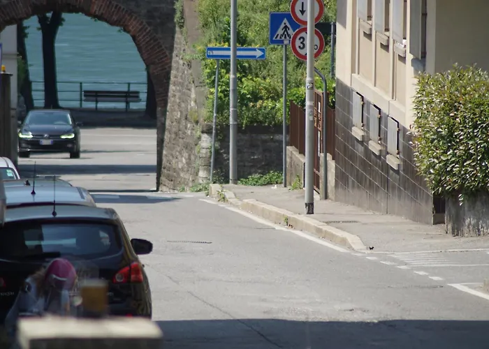 The Family Haven, Large A Few Steps From The Lake, With Garage! Lecco